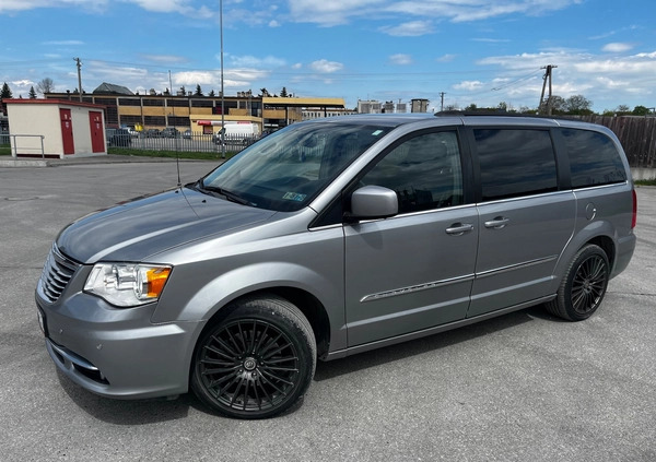 Chrysler Town &amp; Country cena 61200 przebieg: 102748, rok produkcji 2016 z Mysłowice małe 92